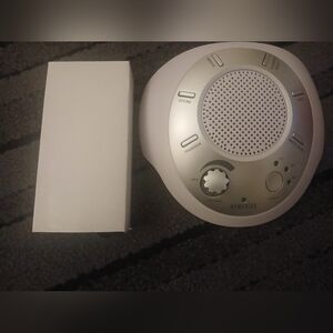NWOB Whiite/Silver Homedics Sound Machine Witth 6 Diff. Sound Settings And Timer